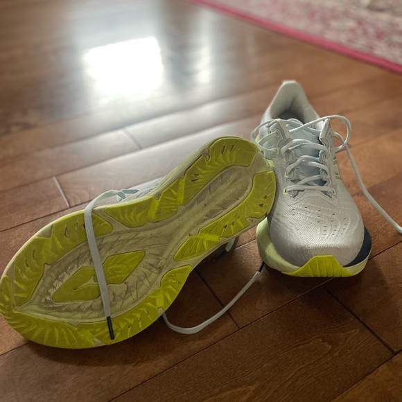 ASICS NovaBlast 4 running shoe - Picture 3 of 5